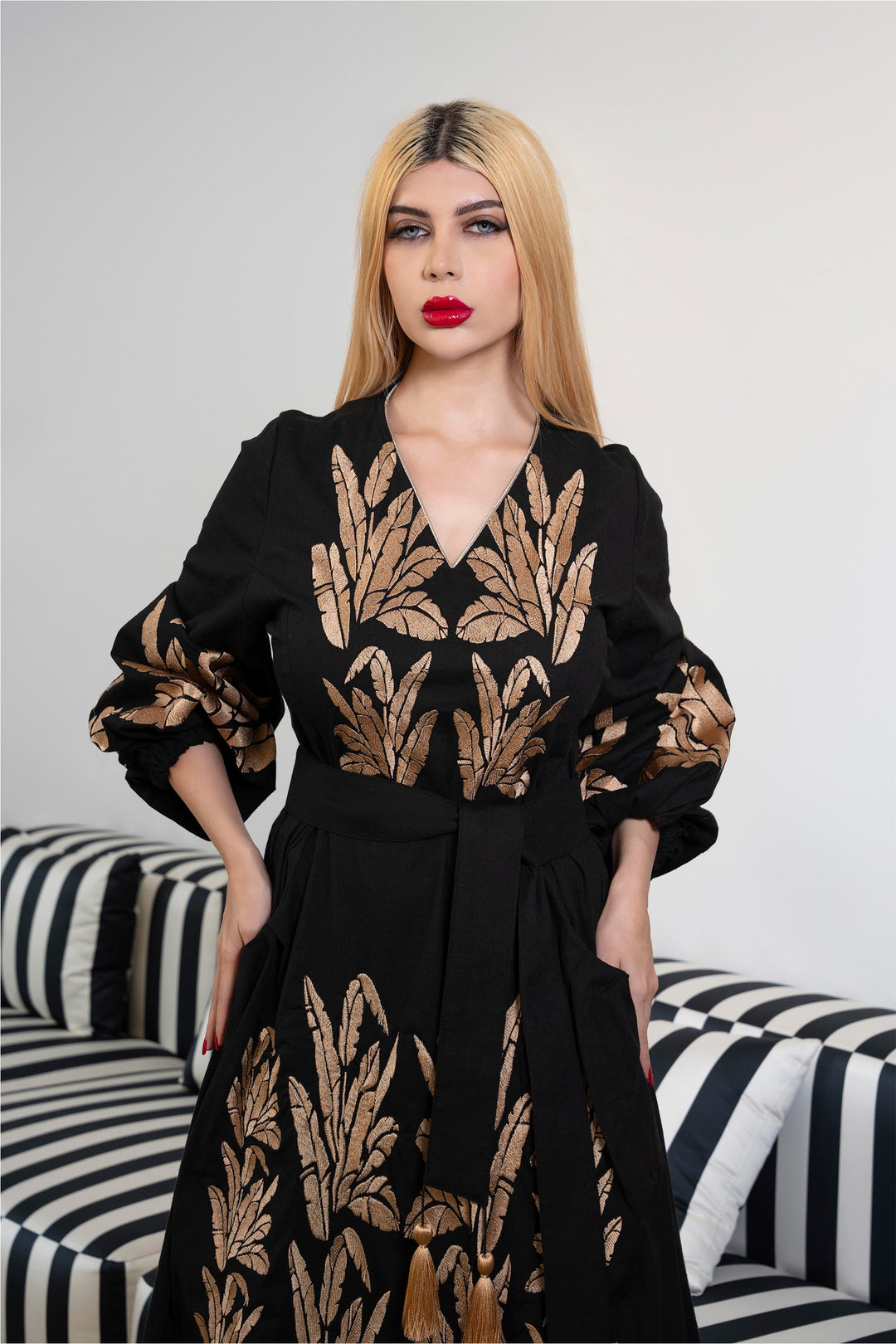 فستان ماكسي المطرز مع حزام الشرابة - منتصف الليل