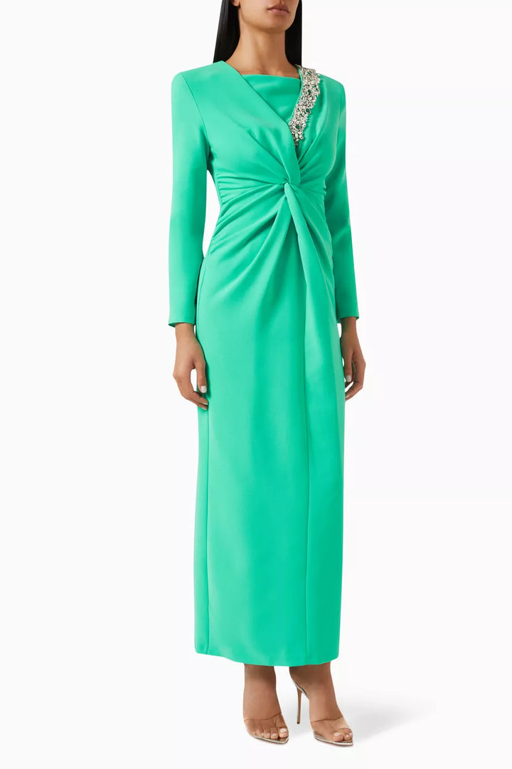 فستان مزخرف بفتحة أمامية وأكمام طويلة – صوفي