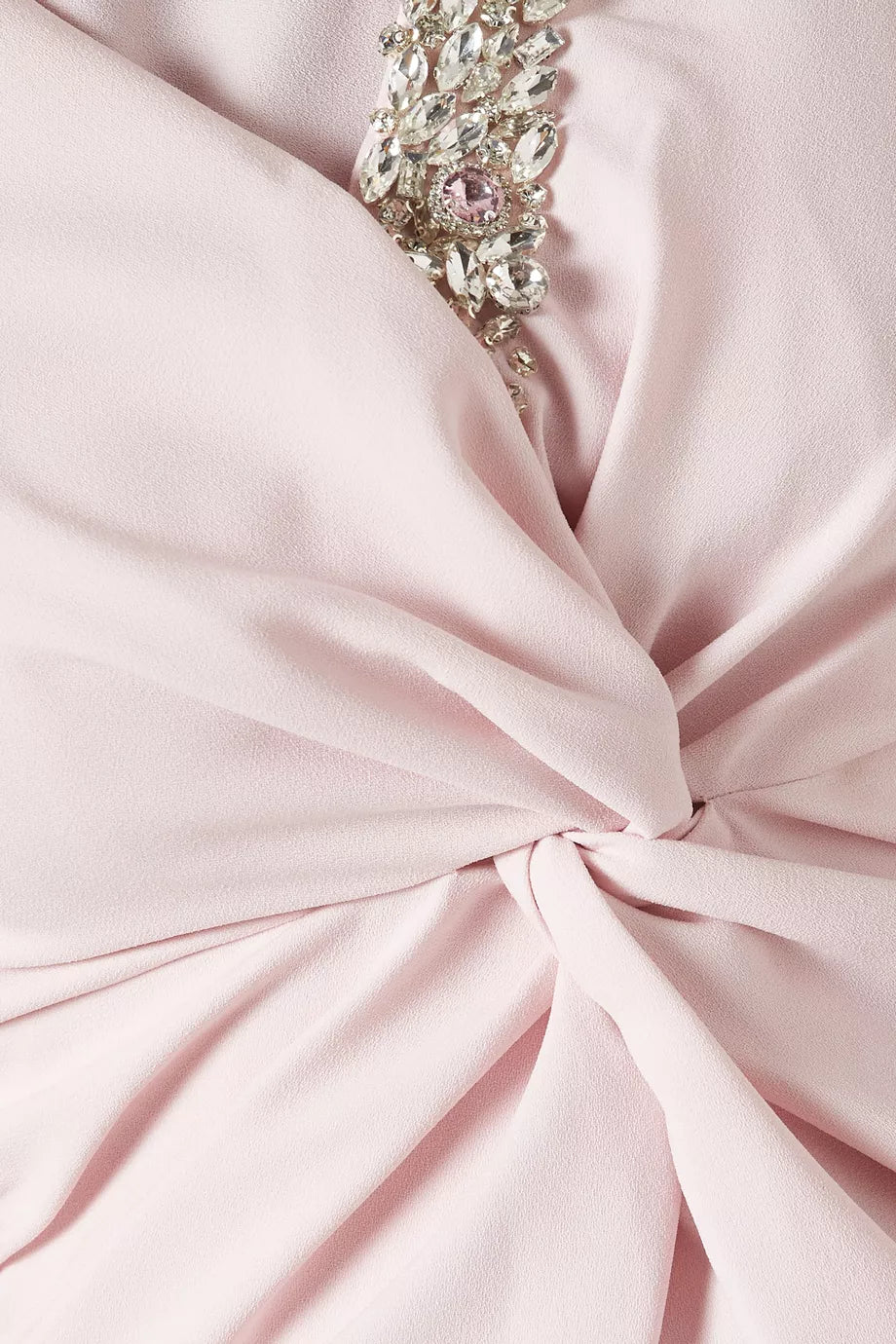 فستان مزخرف بفتحة أمامية وأكمام طويلة – صوفي