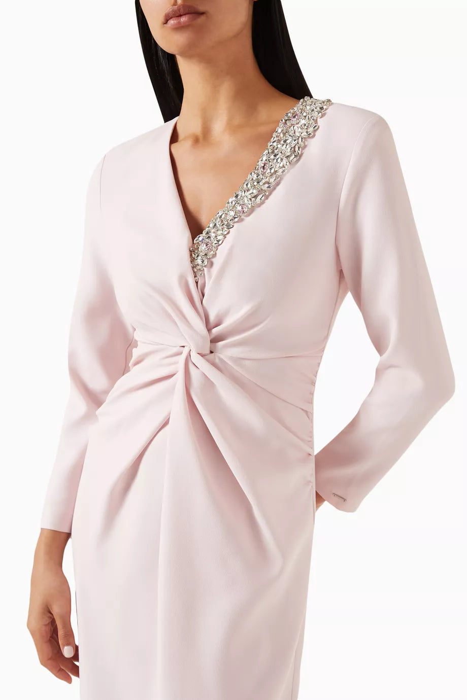 فستان مزخرف بفتحة أمامية وأكمام طويلة – صوفي