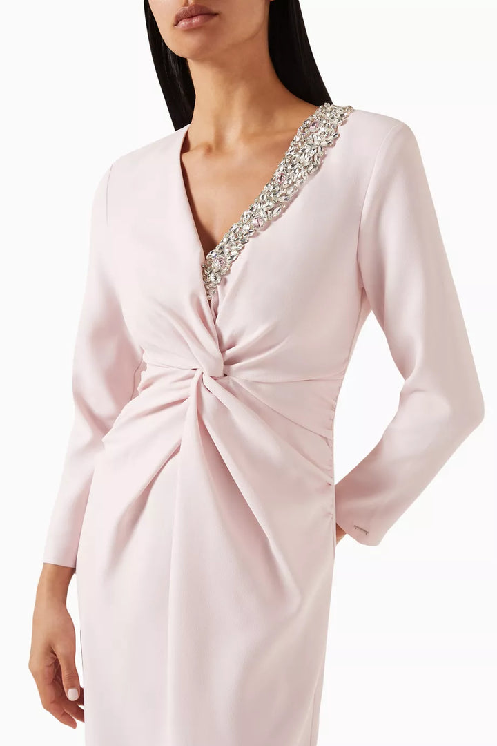 فستان مزخرف بفتحة أمامية وأكمام طويلة – صوفي