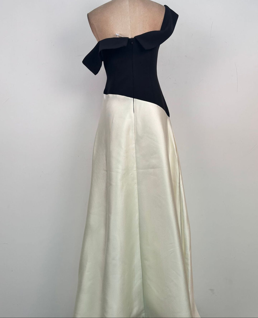 one-shoulder contrast satin maxi dress – MONO