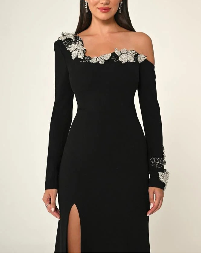 One-sleeve column dress with floral appliqué and front slit – NOIR BELLA - 1