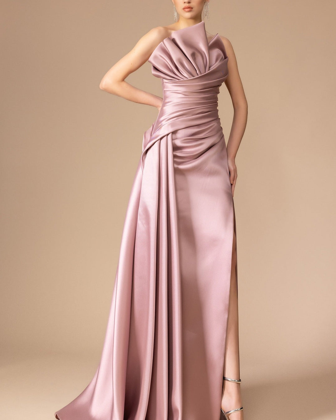 One-shoulder satin gown with sculpted bodice and draped slit – MAUVE
