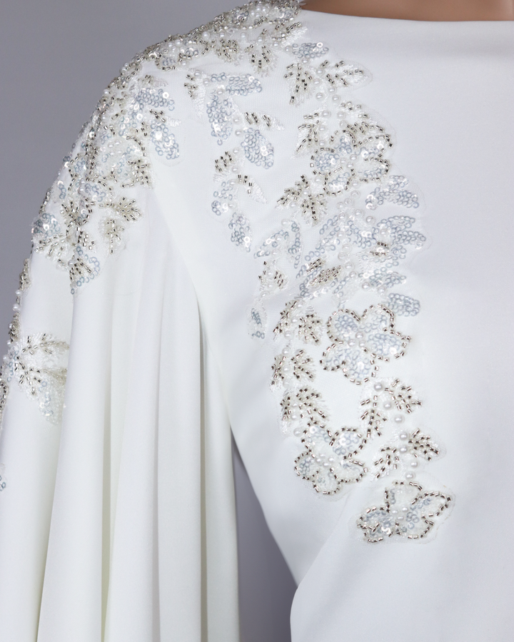 Sequinned shoulders dress with floor-length sleeves