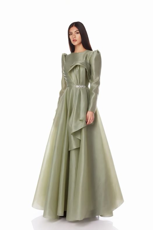 Elegant White Maxi Dress with Sculpted Ruffle Detail and Crystal Accent - QOLEE