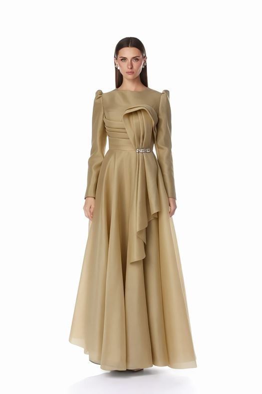Elegant White Maxi Dress with Sculpted Ruffle Detail and Crystal Accent - QOLEE
