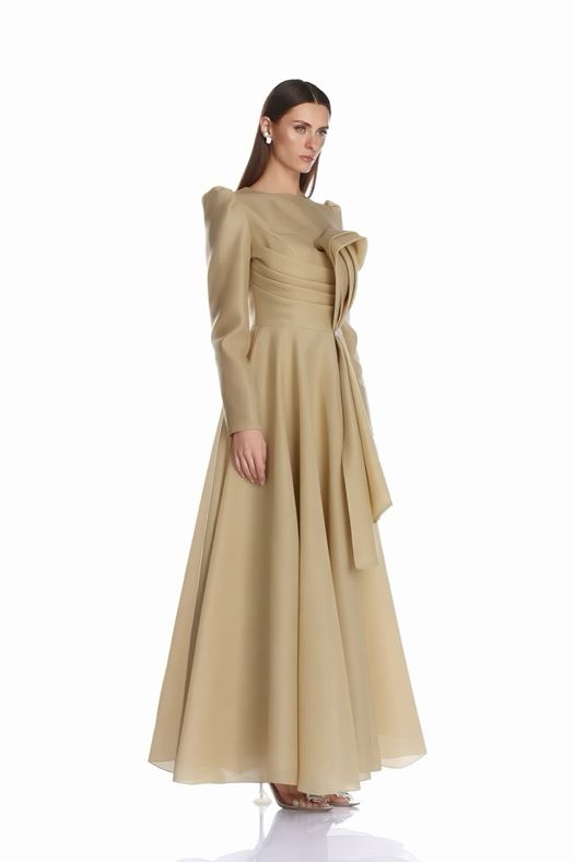 Elegant White Maxi Dress with Sculpted Ruffle Detail and Crystal Accent - QOLEE
