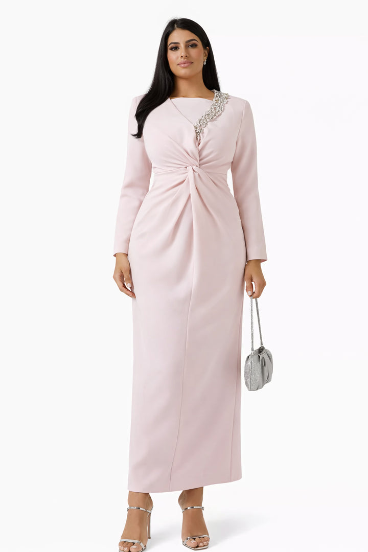 فستان مزخرف بفتحة أمامية وأكمام طويلة – صوفي