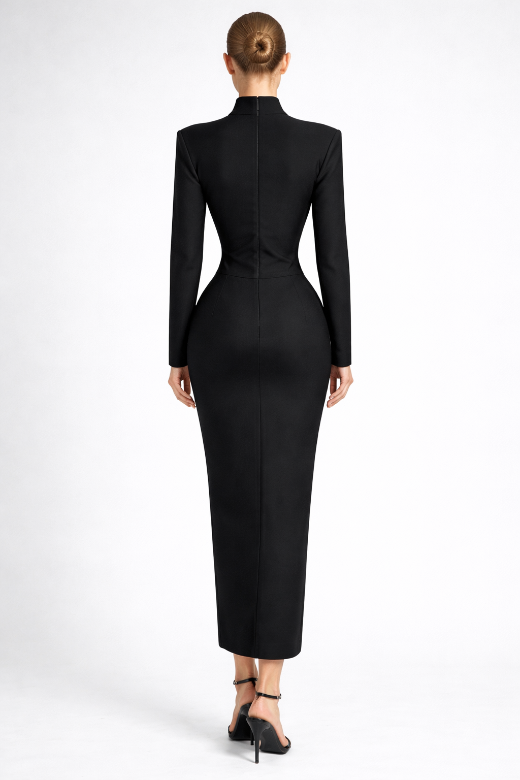 فستان ماكسي بأكمام طويلة وياقة عالية مزين بكريستال عند الخصر - كريستال