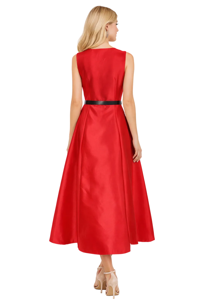sleeveless V-neck midi dress with belted waist and rose appliqué – BLUSH