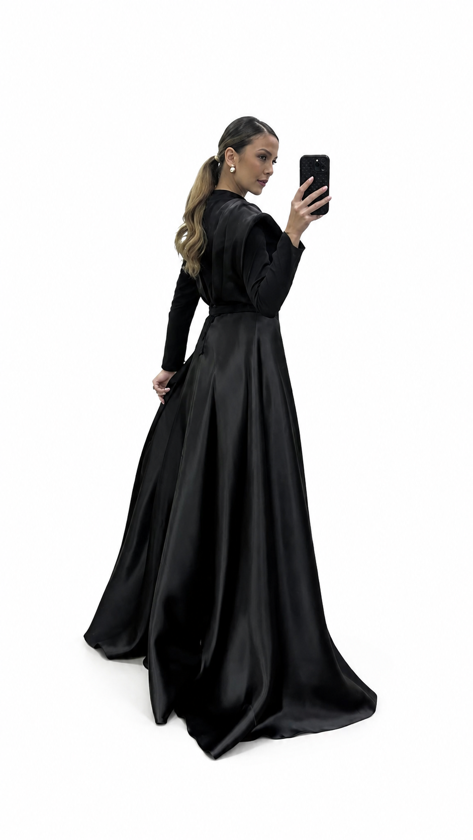 A long dress with flowing embroidery and a crystal-studded waist belt - JILAA