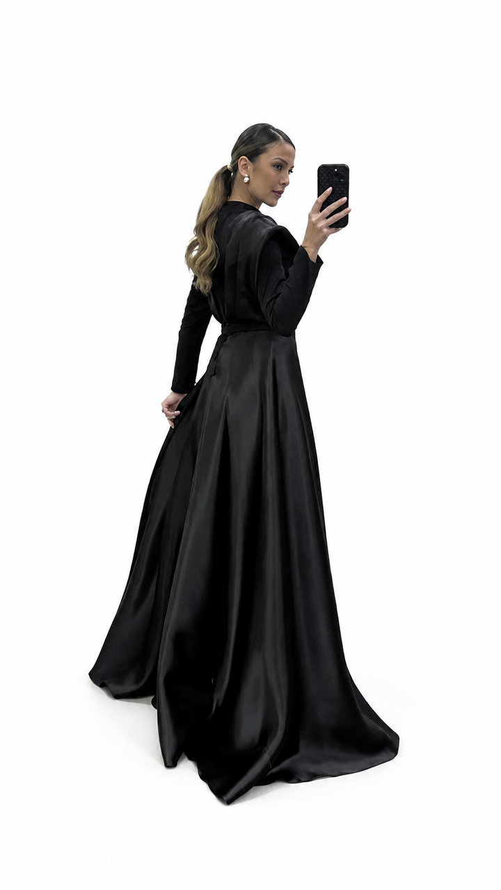 A long dress with flowing embroidery and a crystal-studded waist belt - JILAA