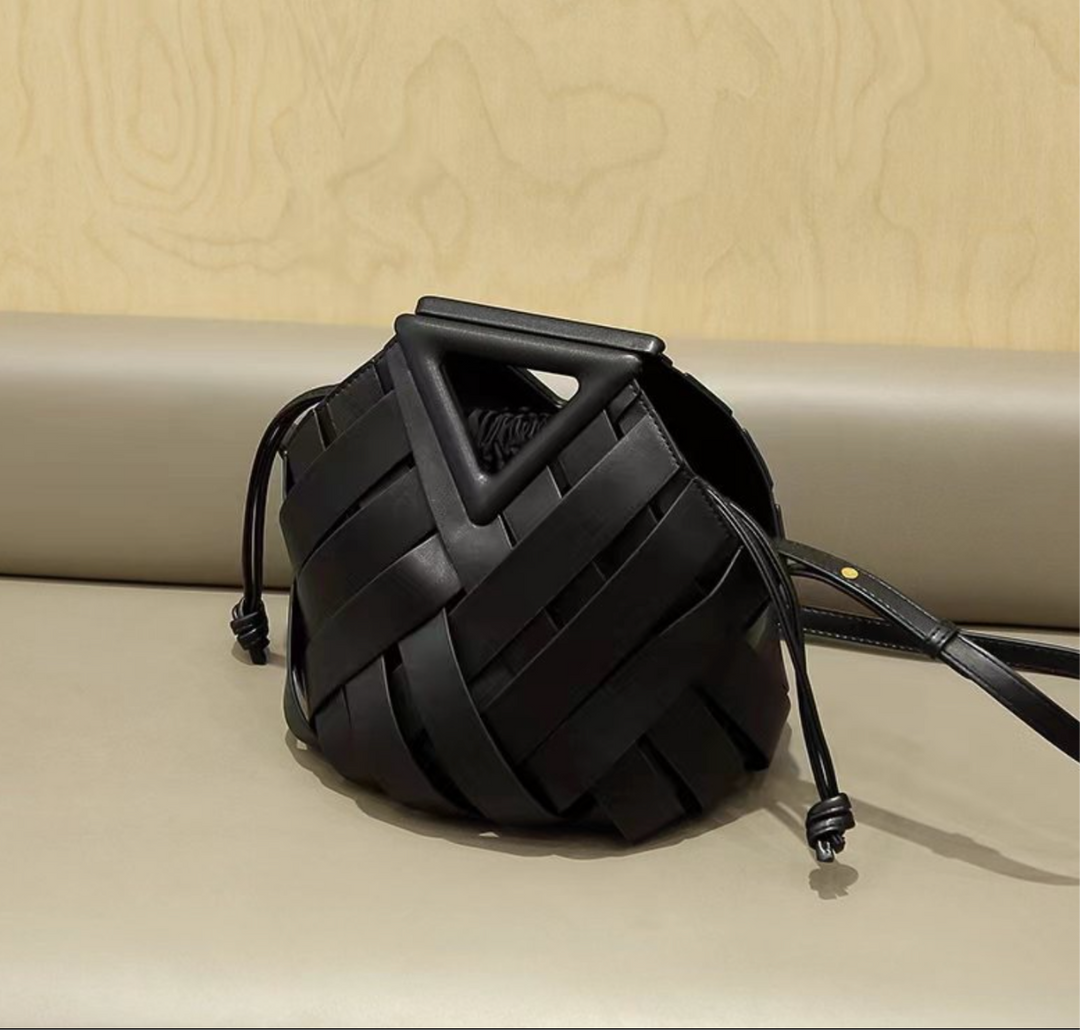 woven leather triangle-handle crossbody bag - Ahrana