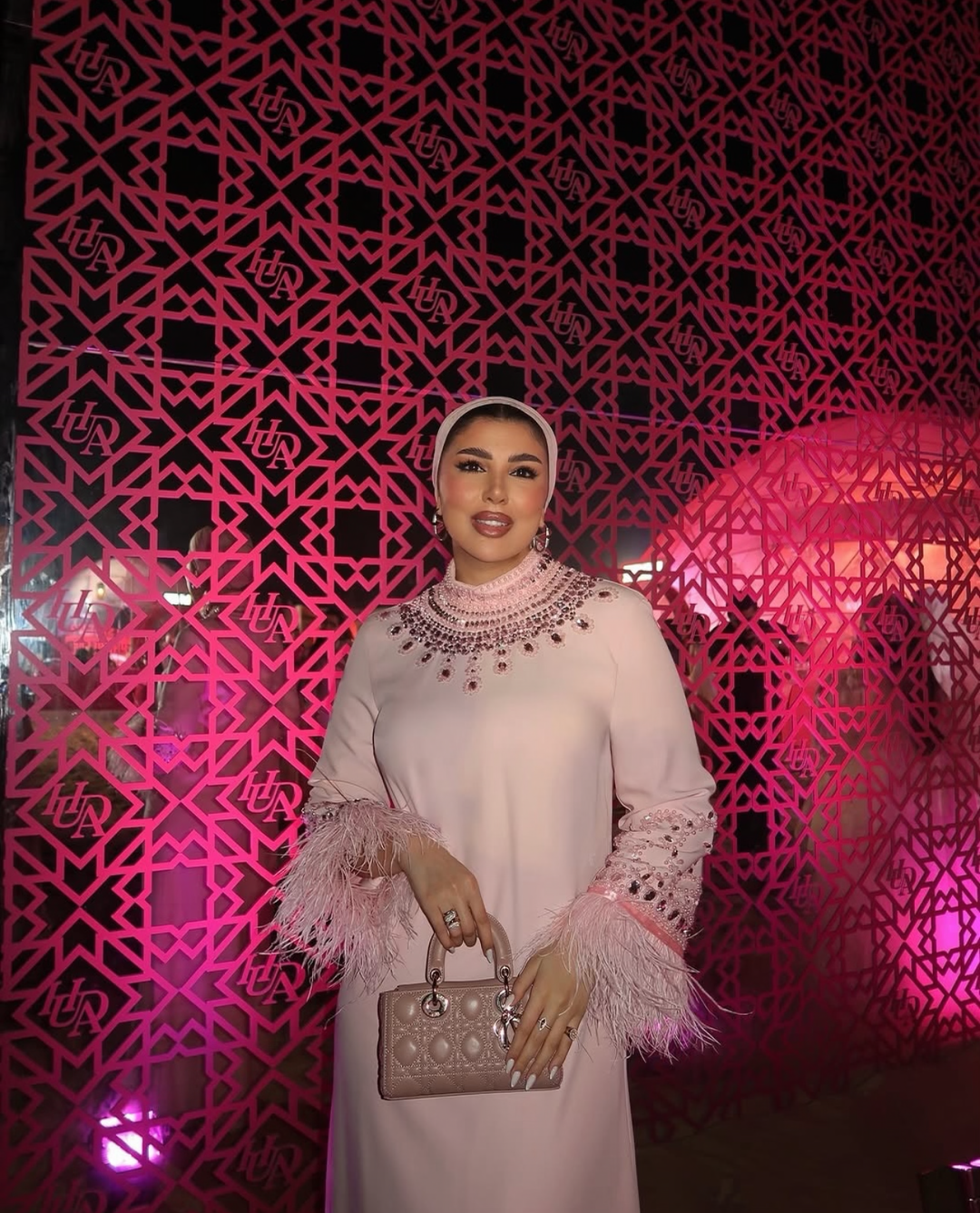 قفطان مزين بالريش – زيكريا