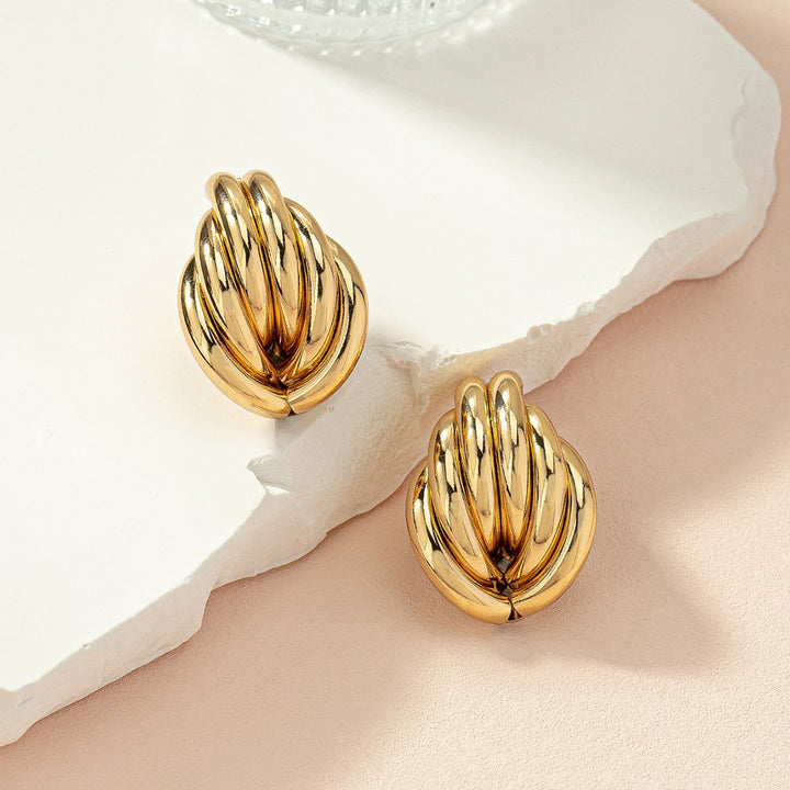 Interwoven teardrop hoop earrings with sculpted gold bands – Lomgi