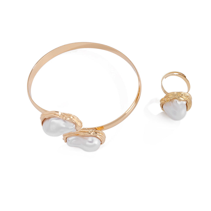 Open cuff bracelet with double baroque pearl accents - Enarmi