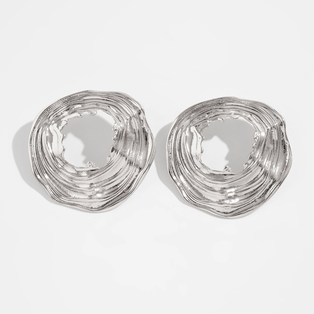 أقراط دائرية مفتوحة ذات نسيج مزخرف مع تموجات منحوتة - ليمالي