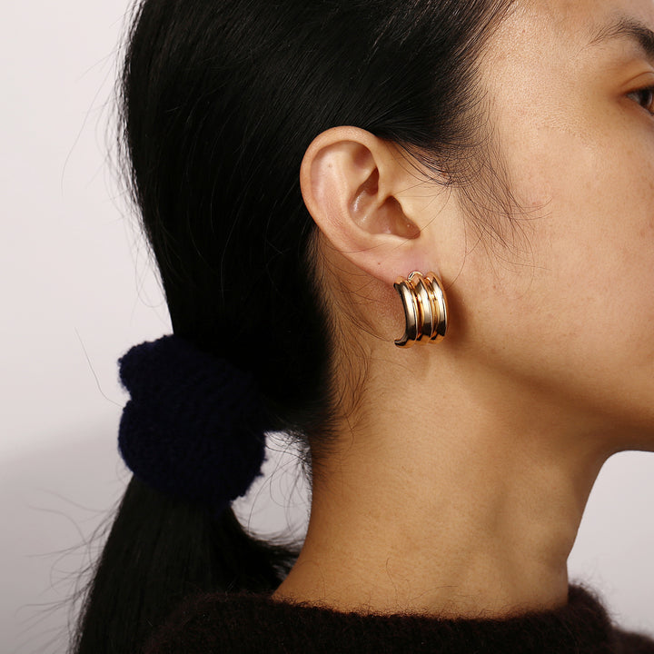 Boucles d'oreilles créoles à double couche texturée avec détail gravé – Akoma 