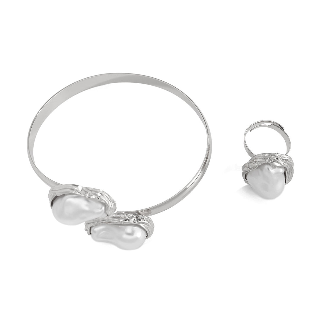 Open cuff bracelet with double baroque pearl accents - Enarmi