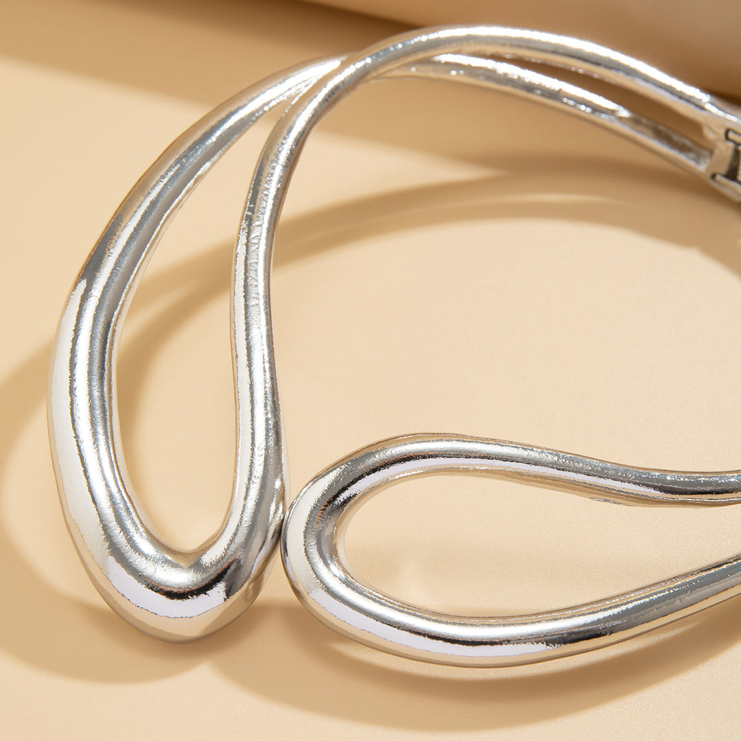 Twisted open metal choker with sculptural wave design - Dolkia