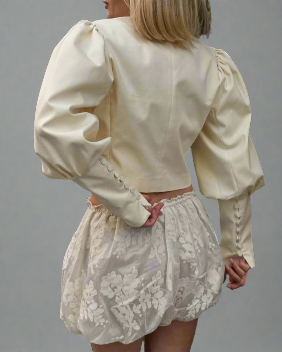 Plissiertes Oberteil mit ausgestellten Ärmeln und Maxirock-Set mit Taillengürtel – Rosiny 