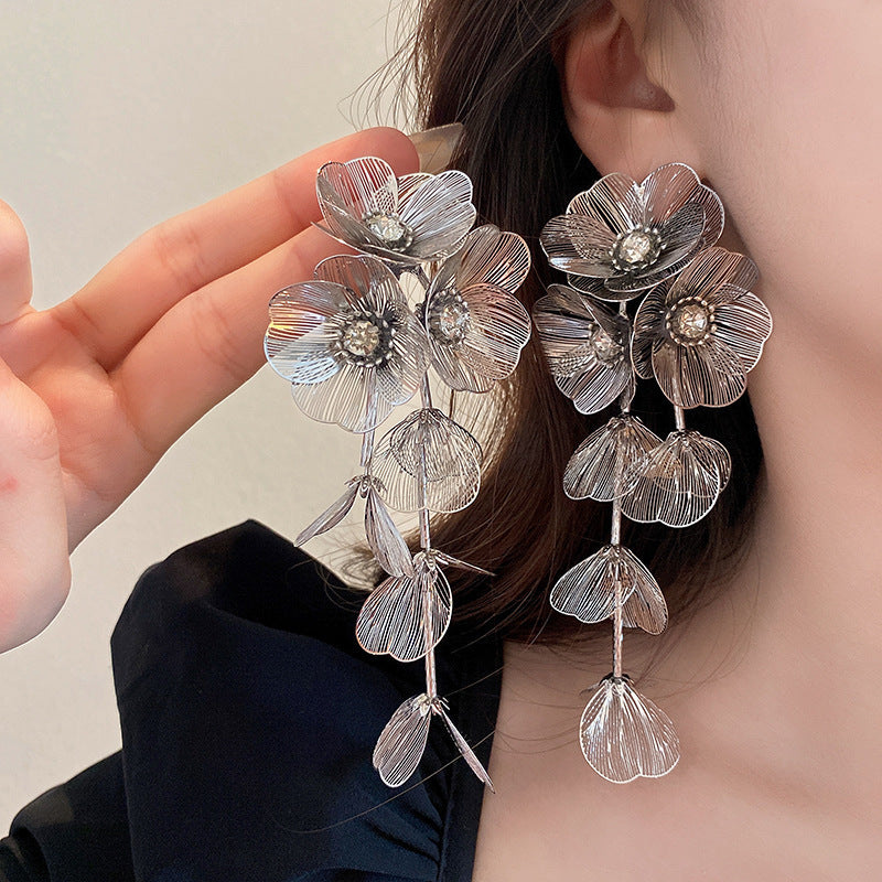Cascading floral earring with crystal center – Broki