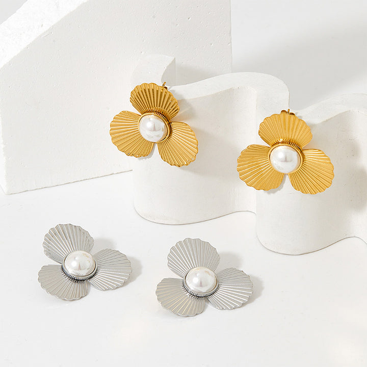 Textured flower stud earrings with pearl center – Blanki