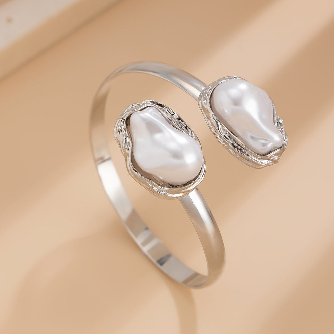 Open cuff bracelet with oversized baroque pearls - Milkya