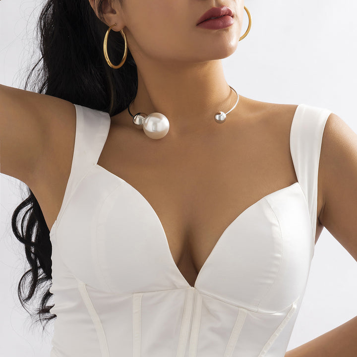 Open choker necklace with oversized pearl and metal sphere - Siply