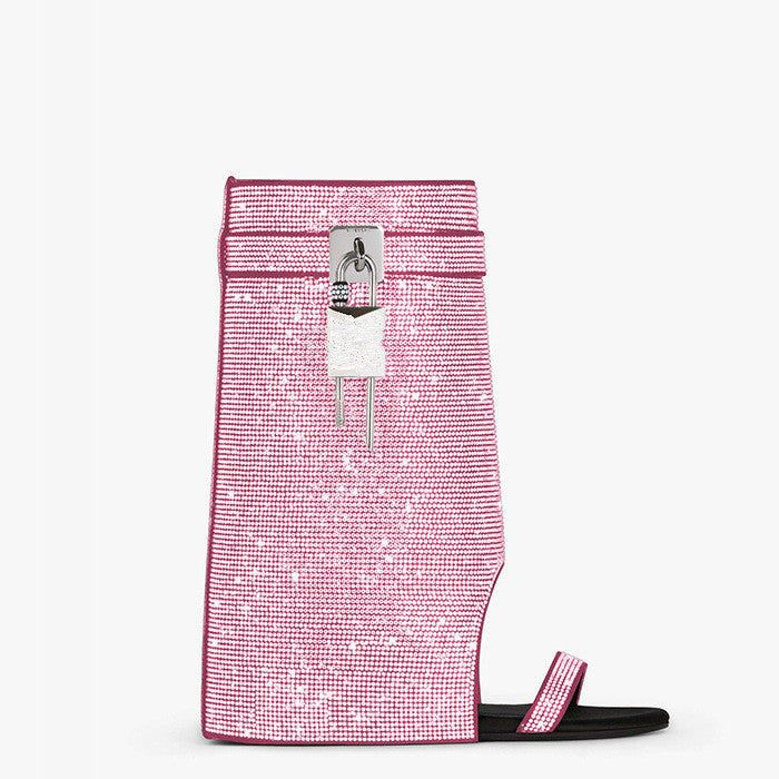 أحذية بكعب عالٍ مدببة من الأمام بثلاثة أحزمة وتفاصيل مرصعة بالمسامير - أورورا