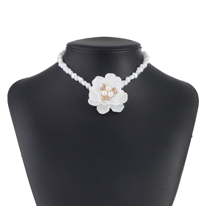 pearl choker necklace with floral pendant – BLOOMILU