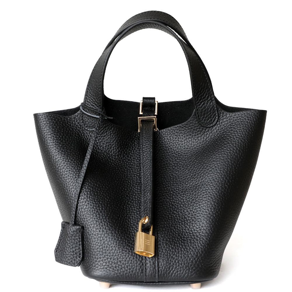 textured leather tote bag with lock detail – AURA