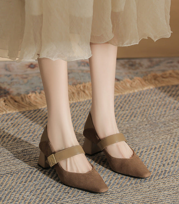 block heel pumps with suede finish and strap detail – AMARAQLU