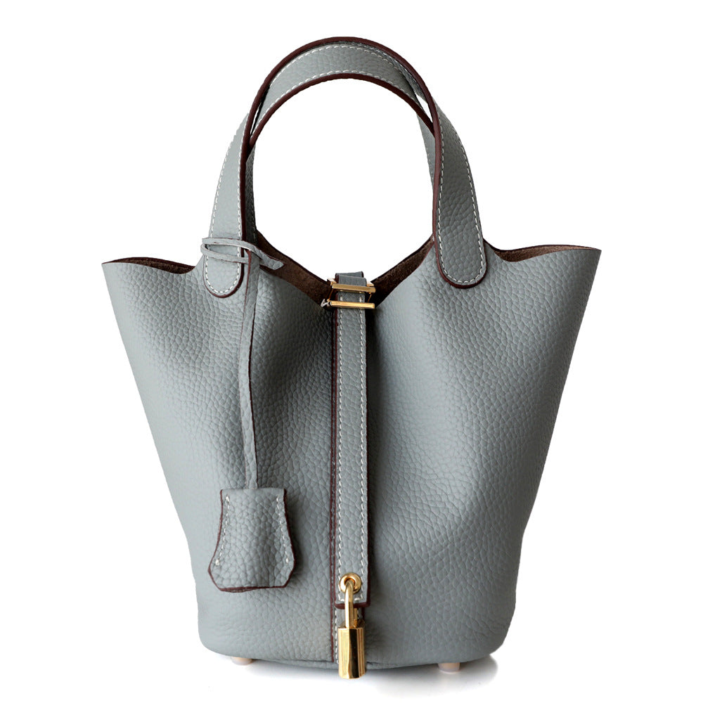 textured leather tote bag with lock detail – AURA