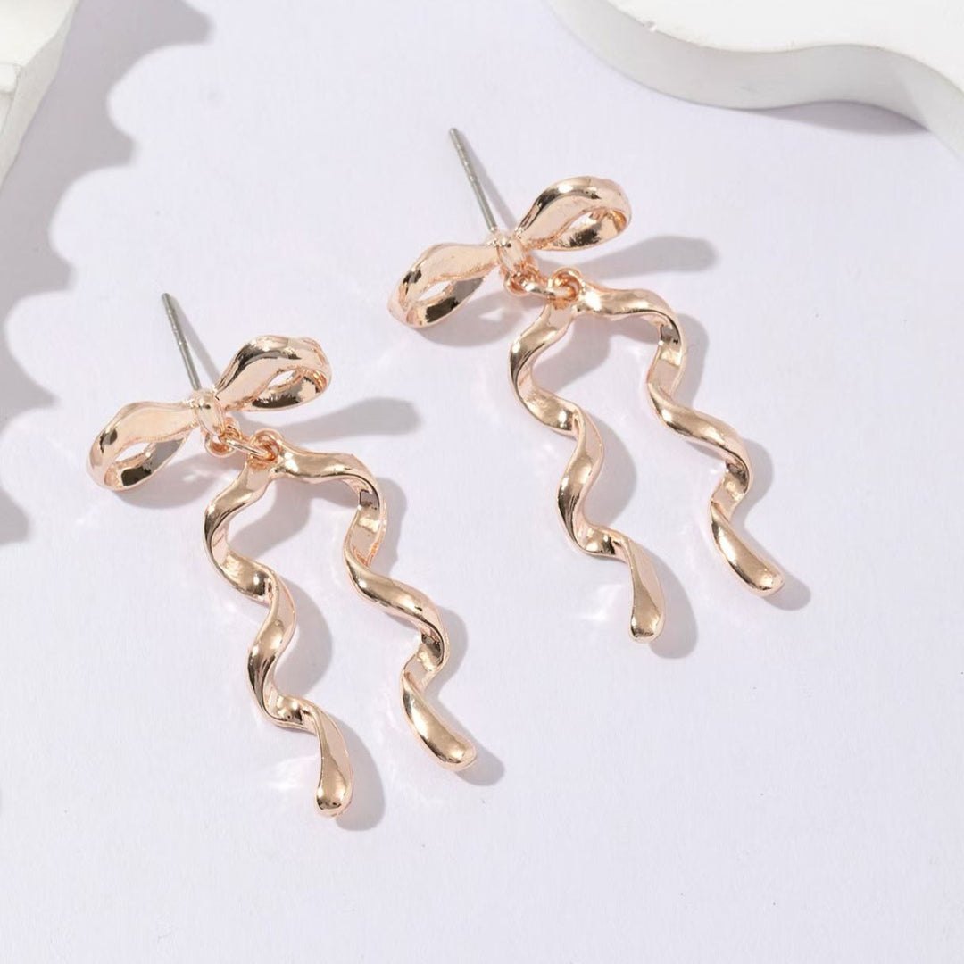 twisted ribbon drop earrings with metallic waves – Rukjino