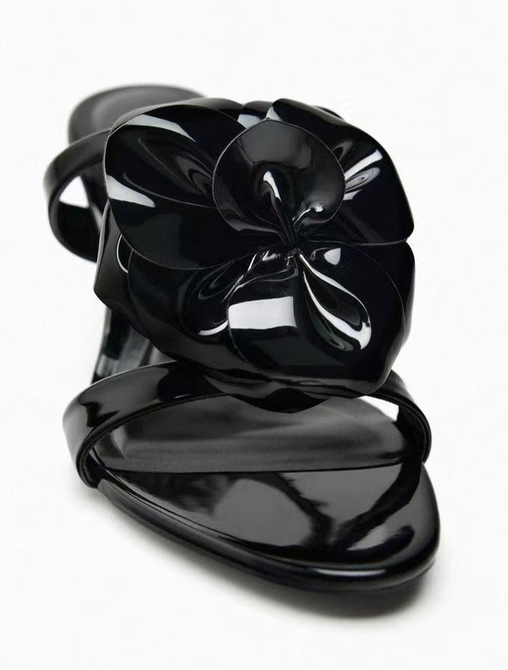 strappy heeled sandals with oversized floral appliqué - Elfiejk