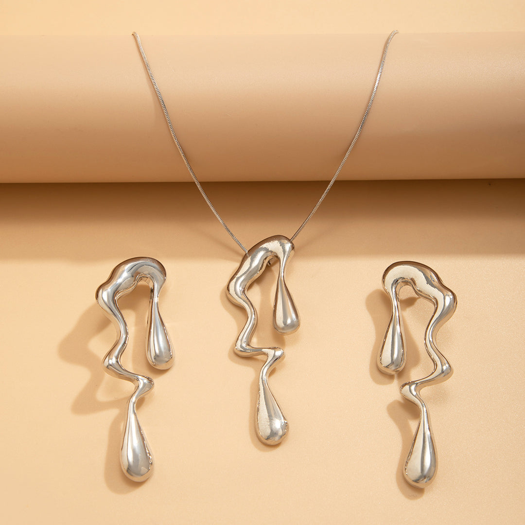 Dubbelgelaagde gestructureerde hoepeloorbellen met gegraveerd detail – Akoma 