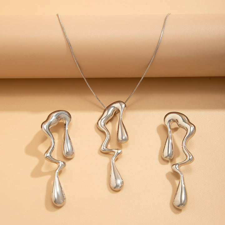 Dubbelgelaagde gestructureerde hoepeloorbellen met gegraveerd detail – Akoma 