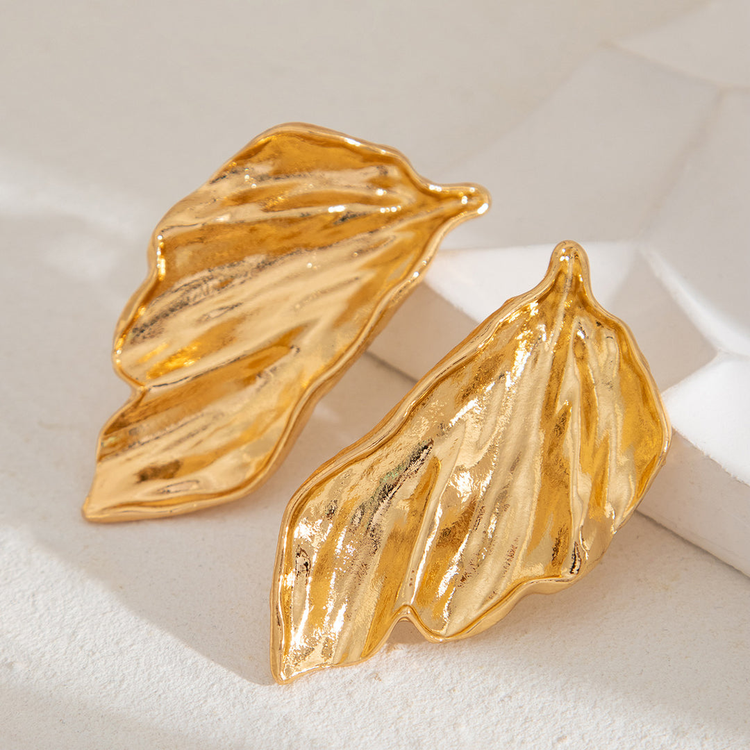 Leaf-inspired sculptural statement earring - Aolkir