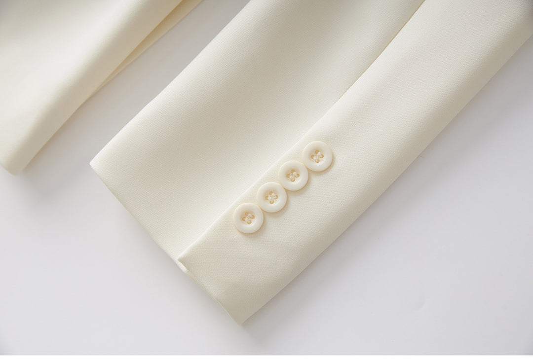 جاكيت مخملي بأزرار أمامية وحافة من الدانتيل الشفاف - صيفي