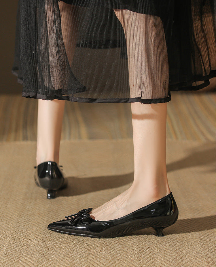 patent pointed-toe pumps with bow detail - AURADLY