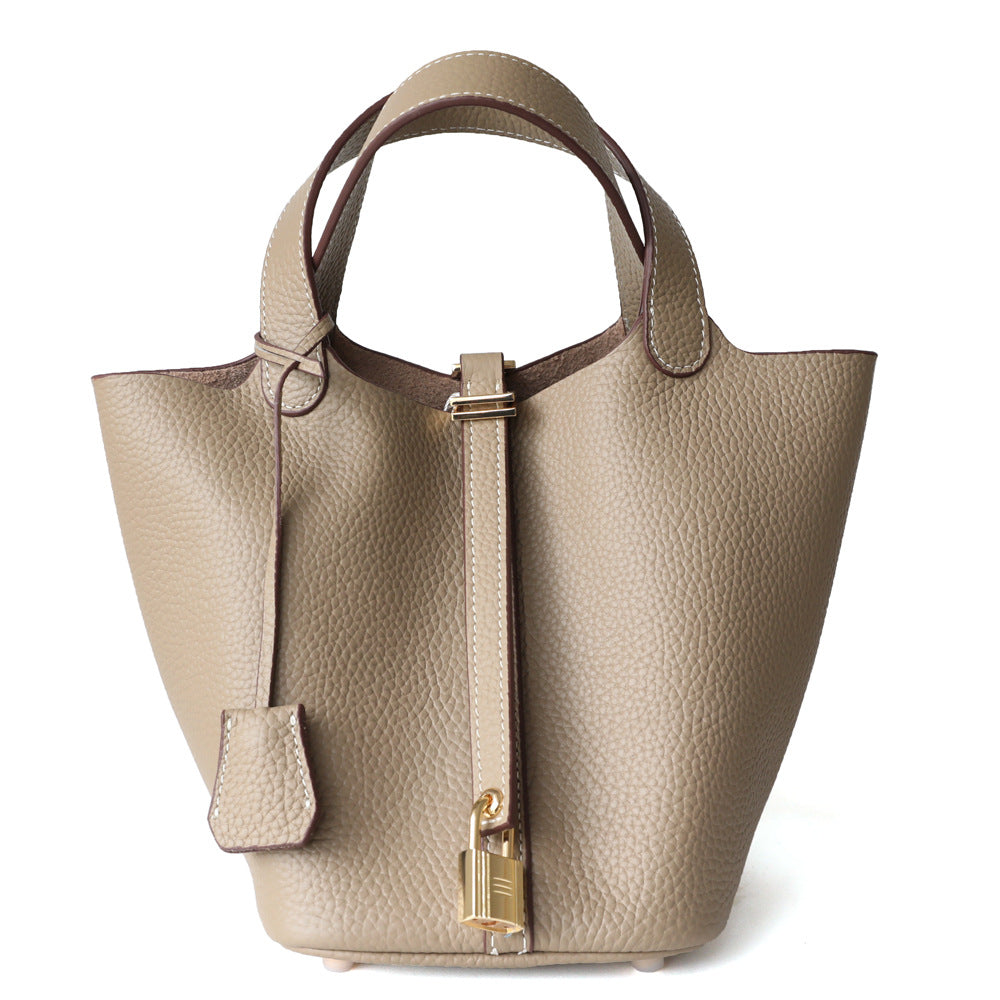 textured leather tote bag with lock detail – AURA
