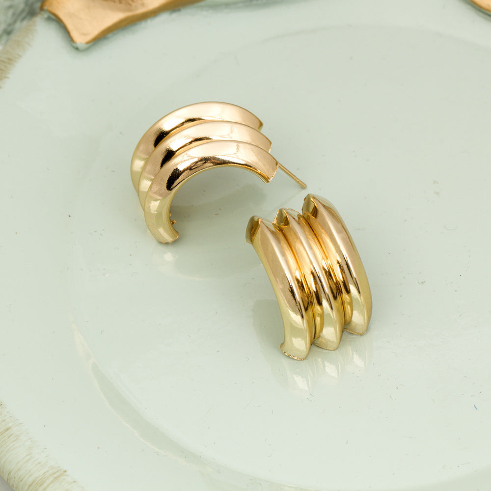 Boucles d'oreilles créoles à double couche texturée avec détail gravé – Akoma 