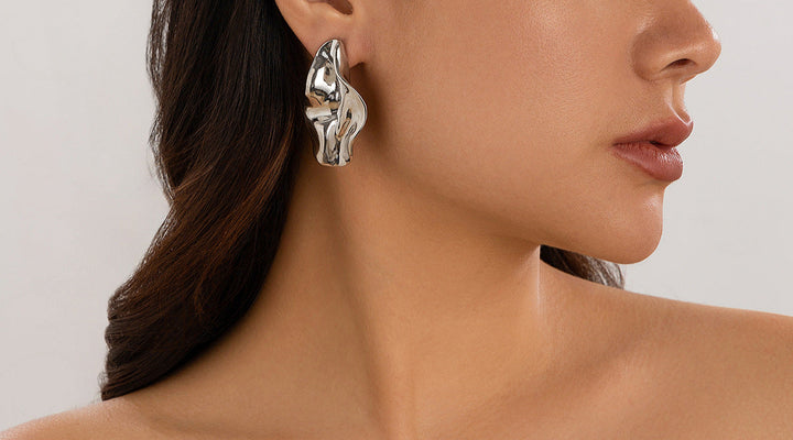 Boucles d'oreilles créoles à double couche texturée avec détail gravé – Akoma 