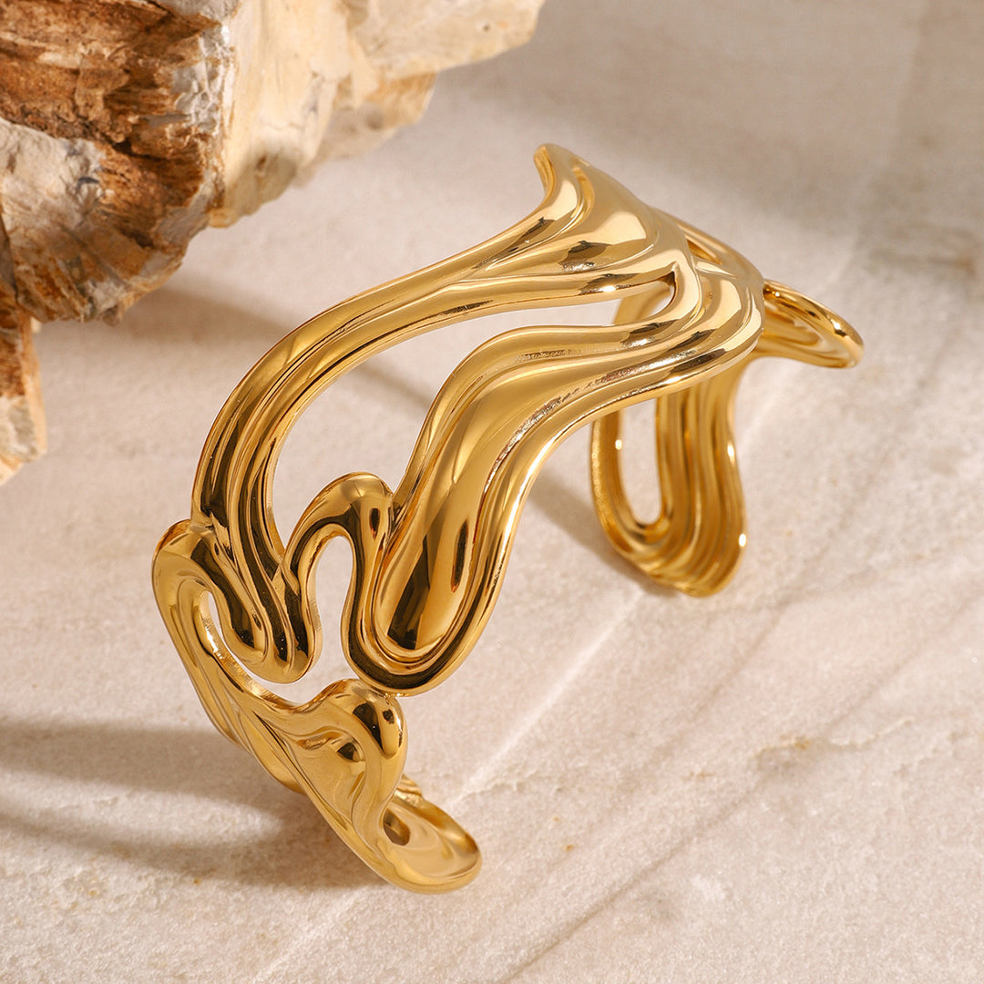 Open cuff bracelet with fluid wave cutout - Nuifi