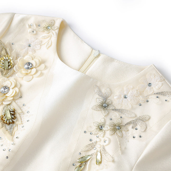 driekwart mouw overslagjurk met pailletten revers en bloemenapplicatie – ALINA 