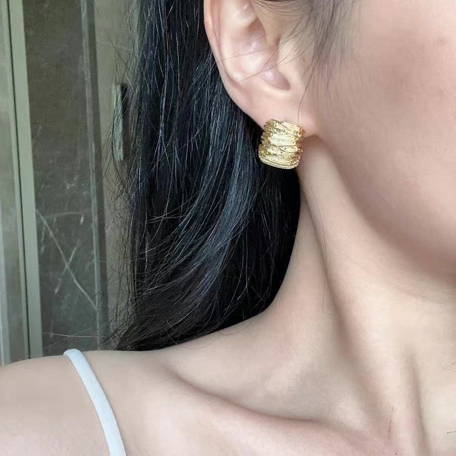 Textured chunky hoop earrings with spiral wrap detail – Volgu