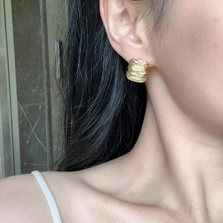Textured chunky hoop earrings with spiral wrap detail – Volgu
