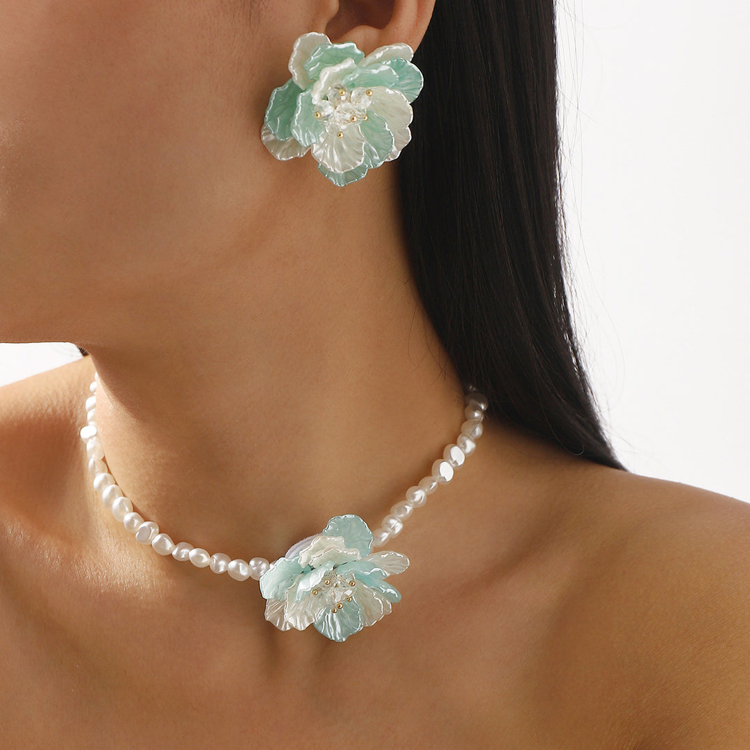 pearl choker necklace with floral pendant – BLOOMILU